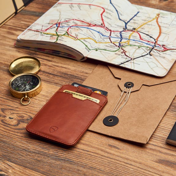 VAULTSKIN CHELSEA LEATHER CARD HOLDER WITH RFID BLOCKING | COGNAC