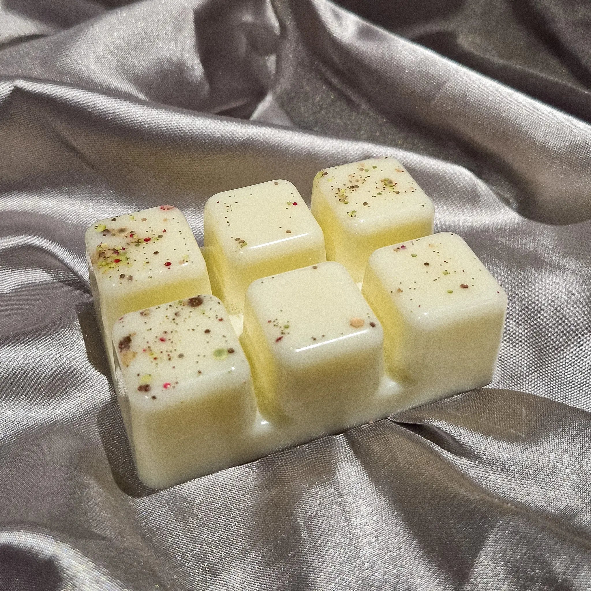 Dark Honey & Sandalwood – Wax Melt Clamshell