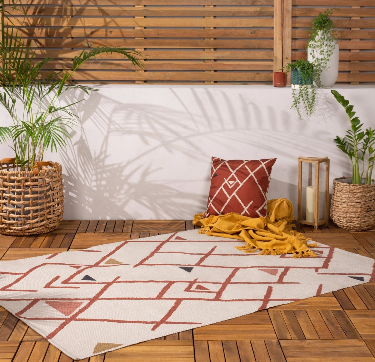 Inka Berber-Style Outdoor Rug with Geometric Diamond Pattern