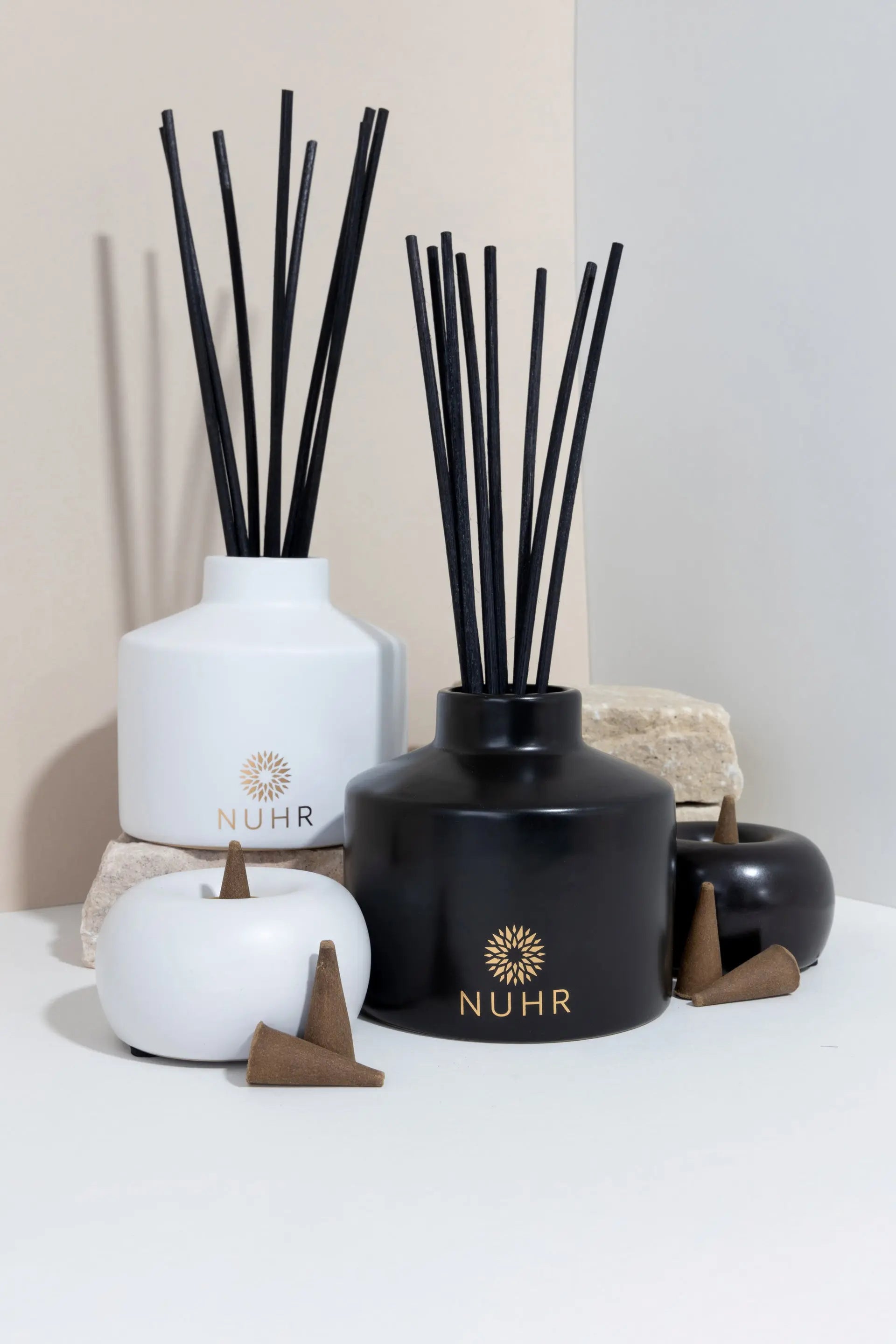 Dubai Reed Diffuser 200ml / 400ml in Black or White Ceramic Holder NUHR Home