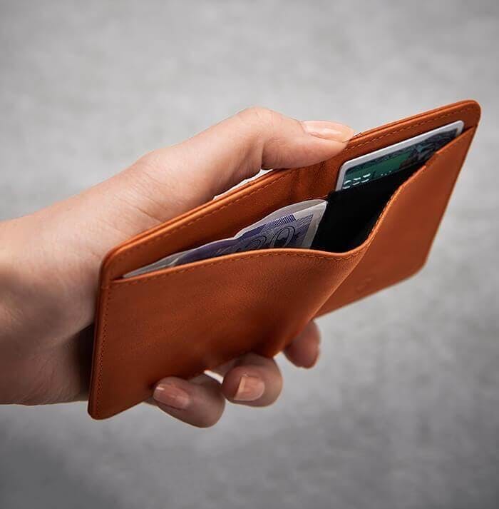 VAULTSKIN CITY CARD WALLET WITH RFID BLOCKING (COGNAC)