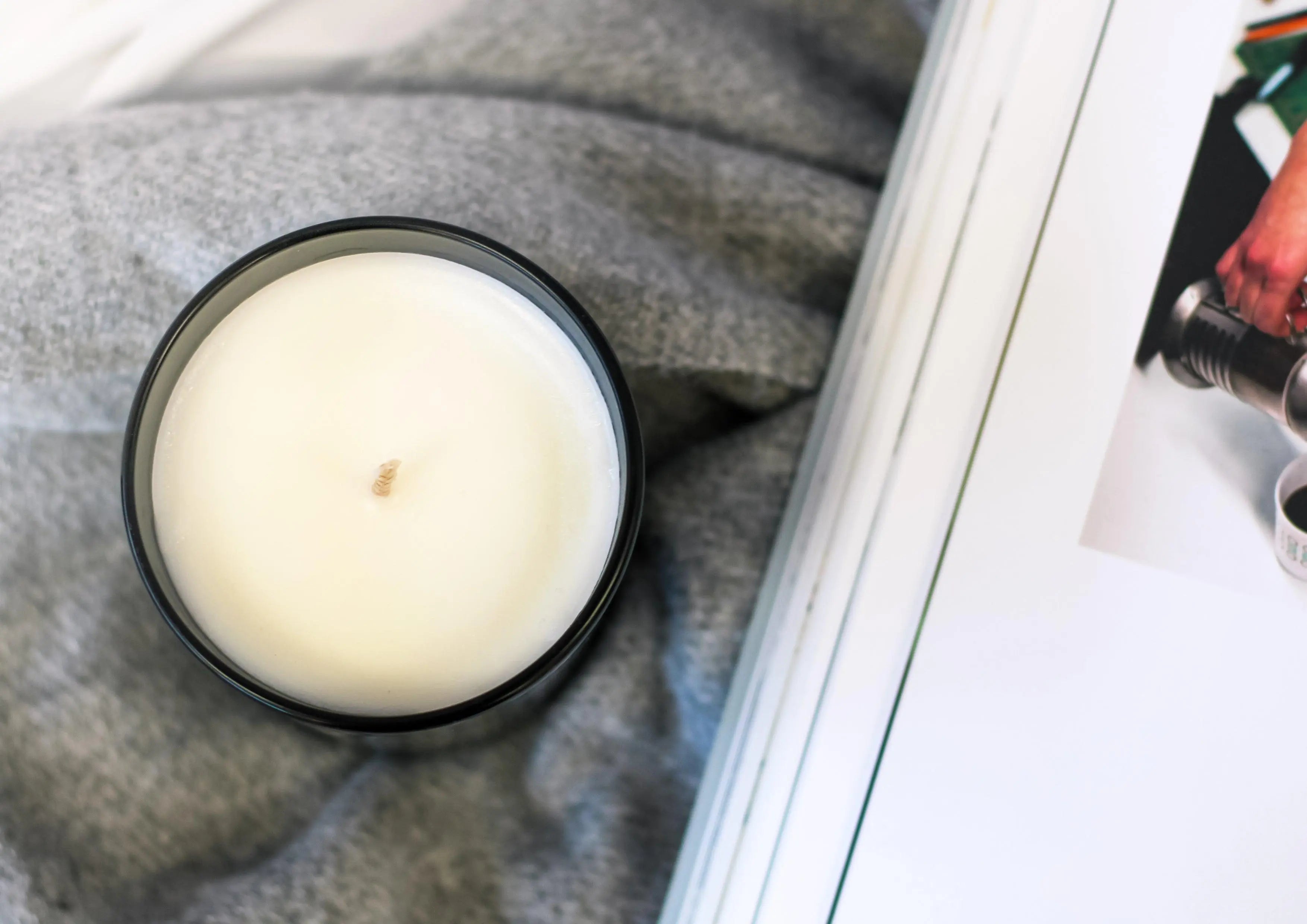 Oud & Amber Luxury Scented Candle NUHR Home