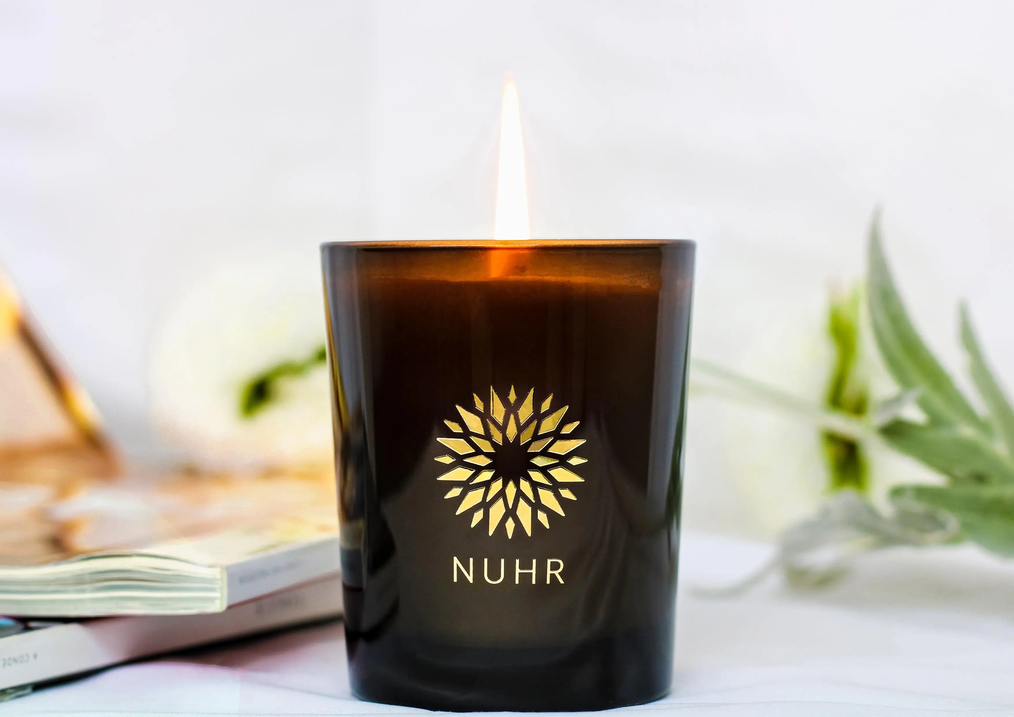 Oud & Amber Luxury Scented Candle NUHR Home